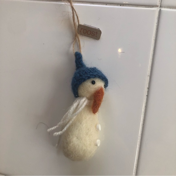 NWT Felted ornament, snowman with hat - Picture 2 of 3